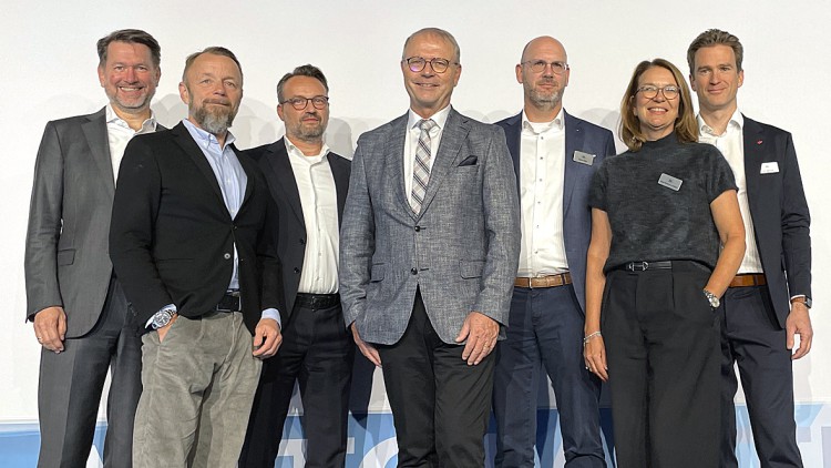 Das neue, alte GVA-Präsidium: v.l.n.r. Dr. Christian Schäferbarthold (Schatzmeister), Matthias Wittich, Martin Matthies, Thomas Vollmar (Präsident), Bastian Müller (1. Stellv. Vorsitzender), Isabel Brockmann-Metzger, Jörg Neimcke (2. Stellv. Vorsitzender)