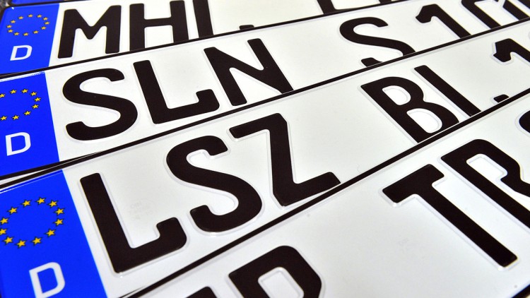 Alte Autokennzeichen der Thüringer Städte Schmölln, Bad Lobenstein, Bad Langensalza und Zeulenroda-Triebes.