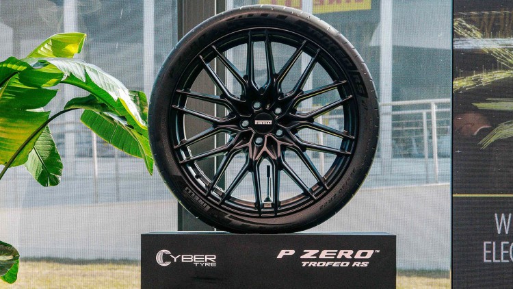 Pirelli Cyber-Tire