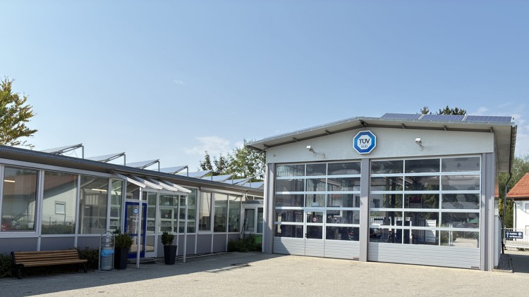 renoviertes Verwaltungsgebäude für das TÜV SÜD Service-Center (TSC) in Traunreut