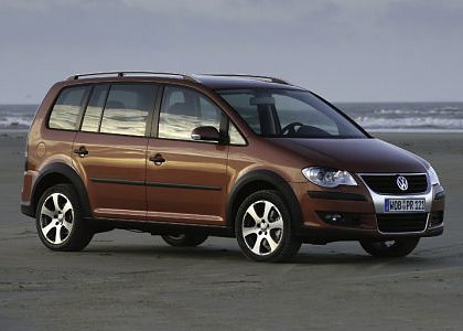 vw_crosstouran_4.jpg