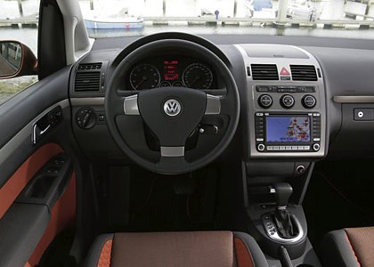 vw_crosstouran_7.jpg