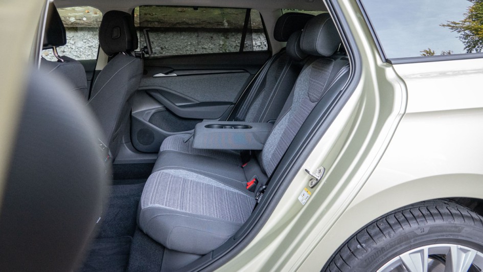 Rücksitze im Skoda Superb Combi 2.0 TDI