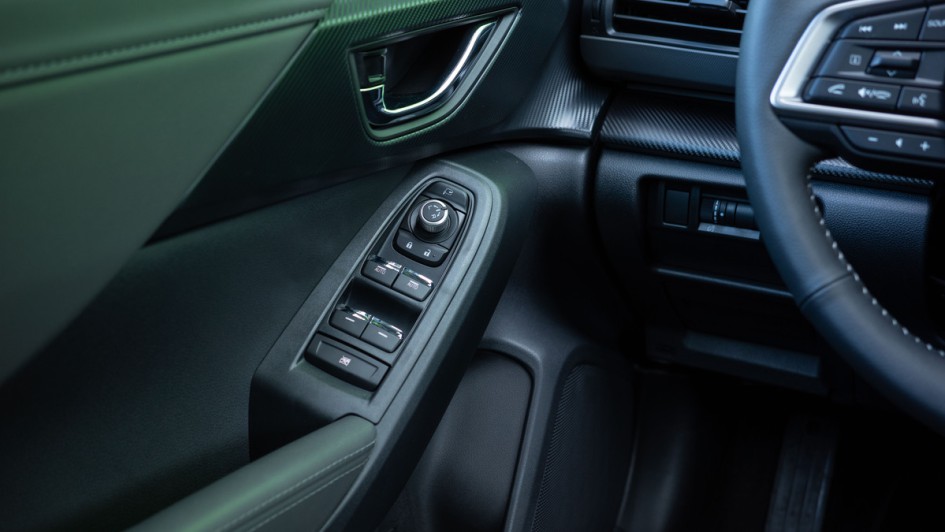 Türgriff im Subaru Crosstrek innen mit Scheibenhebern