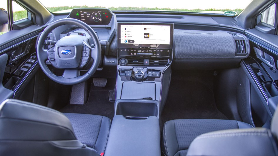 Subaru Solterra Cockpit-Foto Gesamtansicht