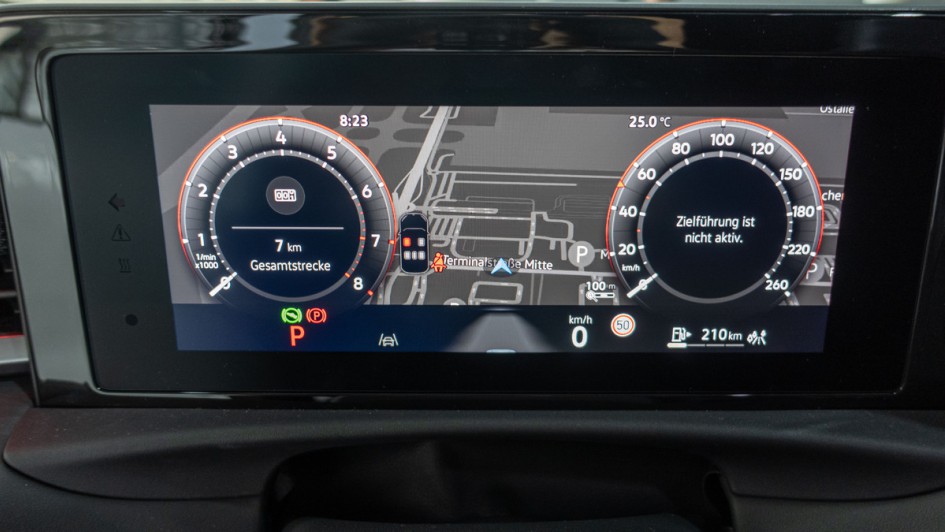 Digitaltacho des VW T-Roc 2026 im Detail fotografiert