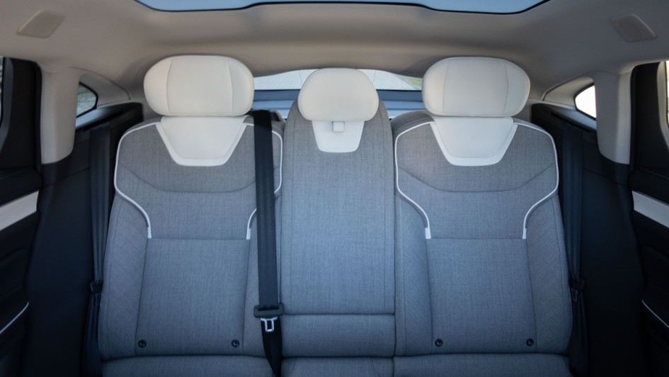 Foto von vorn nach hinten um damit die katastrophale Rundumsicht im Volvo ES90 zu visualisieren.