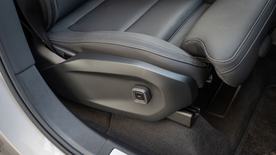 Elektrische Sitzverstellung des Beifahrer-Vordersitzes im Volvo EX90