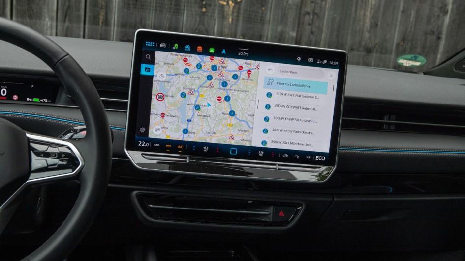 VW ID.7 Pro Naviansicht mit Ladepunkten