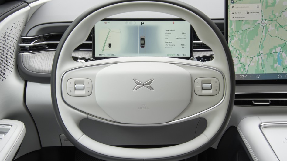 Lenkrad des Xpeng G6 im Detail.