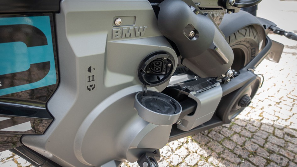 BMW CE 02 Ladeanschluss für das externe Ladegerät