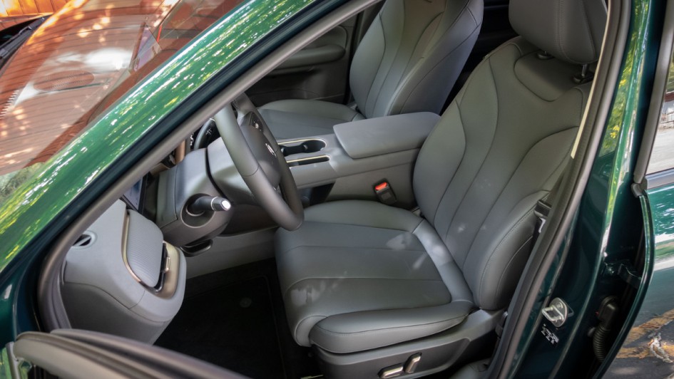 Vordersitze des Ora 5 Luxury