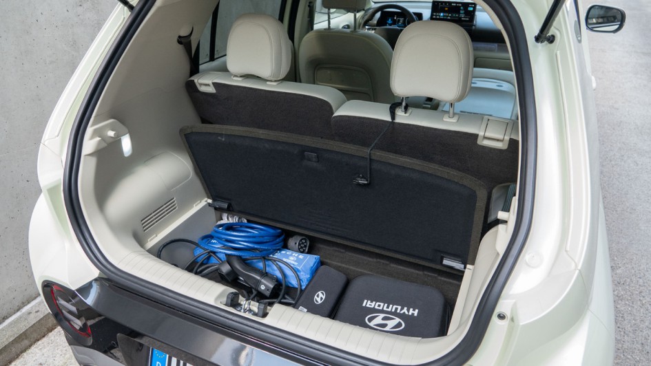 Doppelter Ladeboden im Hyundai Inster in der besten Ausstattung Prime.