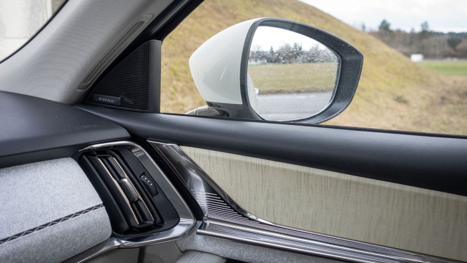 Mazda CX-60 D 254 AWD Foto ins Spiegeldreieck mit Bose-Soundsystem