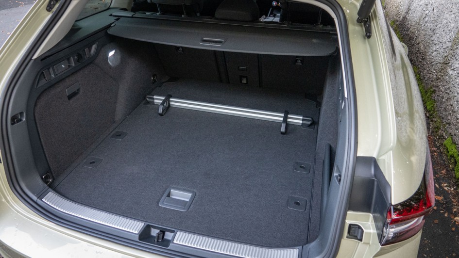 Kofferraum in Normalstellung im Skoda Superb Combi 