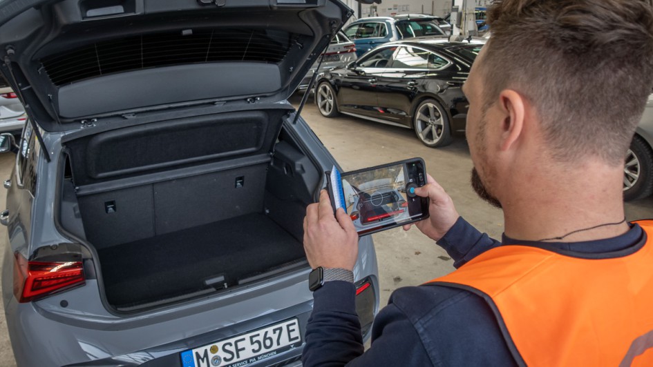 Fotodokumentation der Leasingrücknahme, hier Foto vom geöffneten Kofferraum