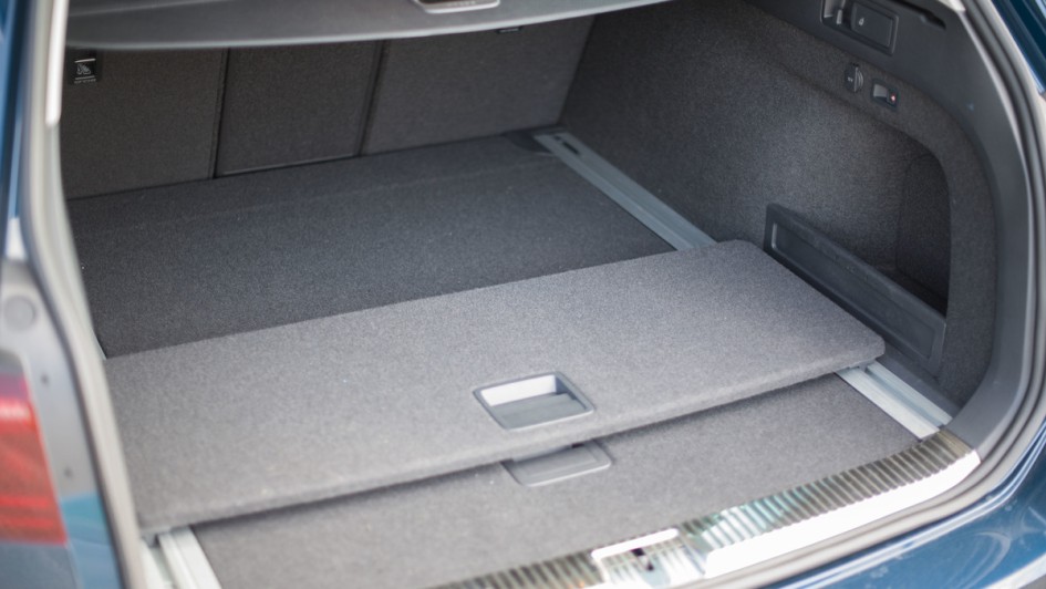 Kofferraumfoto vom VW Passat mit variablem Gepäckboden