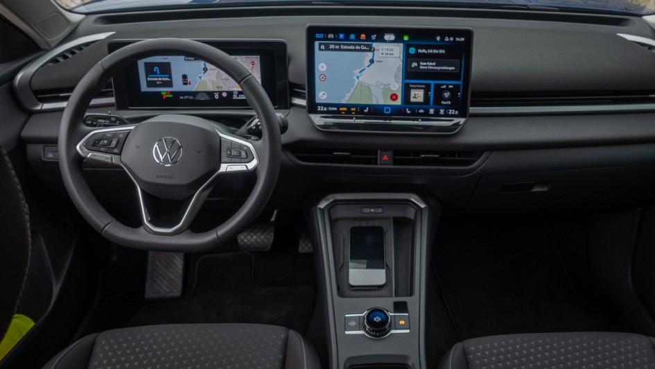 Komplettansicht des VW T-Roc-Cockpits