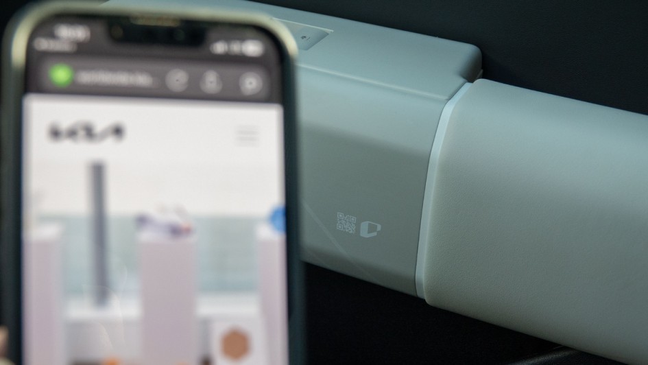 QR-Code, scannbar am rechten Türgriff innen im Kia EV4 Fastback