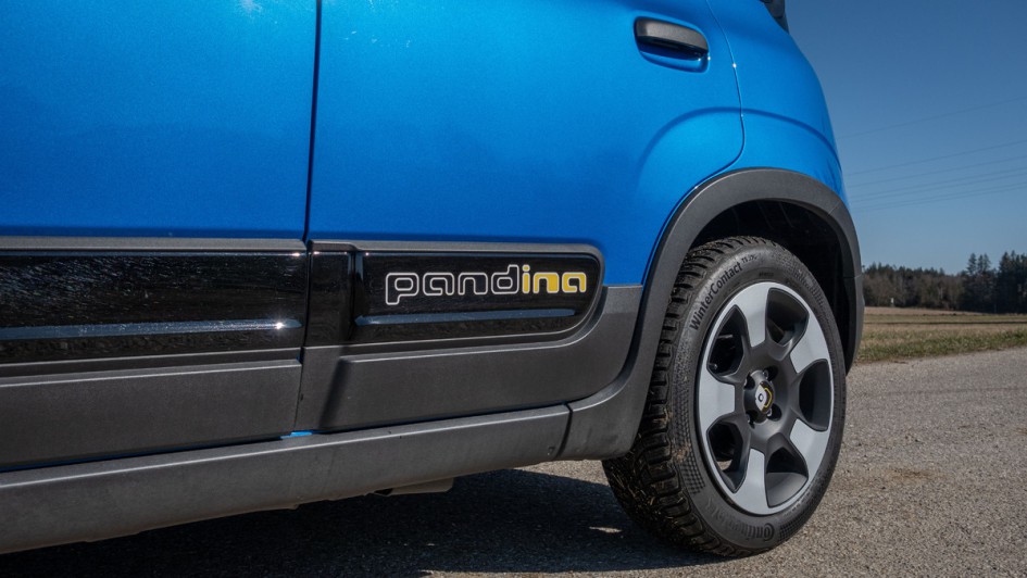 Schriftzug "Pandina" an der hinteren Tür des Fiat Pandina