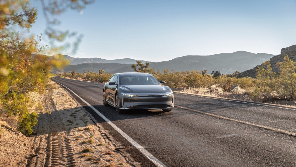 Lucid Air Touring Foto während der Fahrt durch Arizona