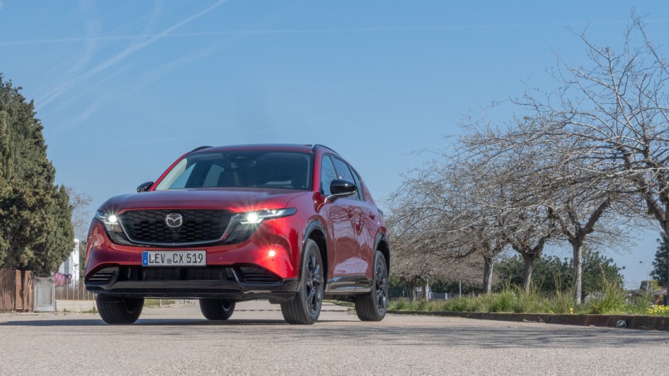 CX-5 von vorn leicht schräg fotografiert