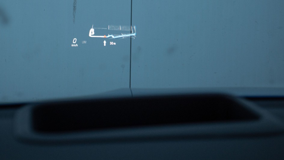 Ansicht der Head-up-Display-Einblendung in die Scheibe