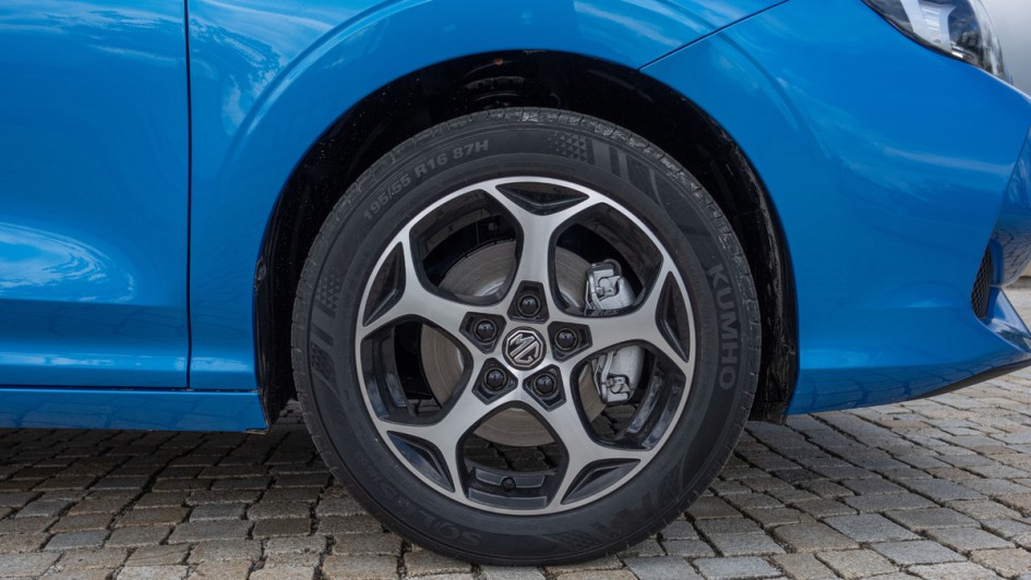 MG3 Hybrid 16-Zoll-Alurad im Detail fotografiert