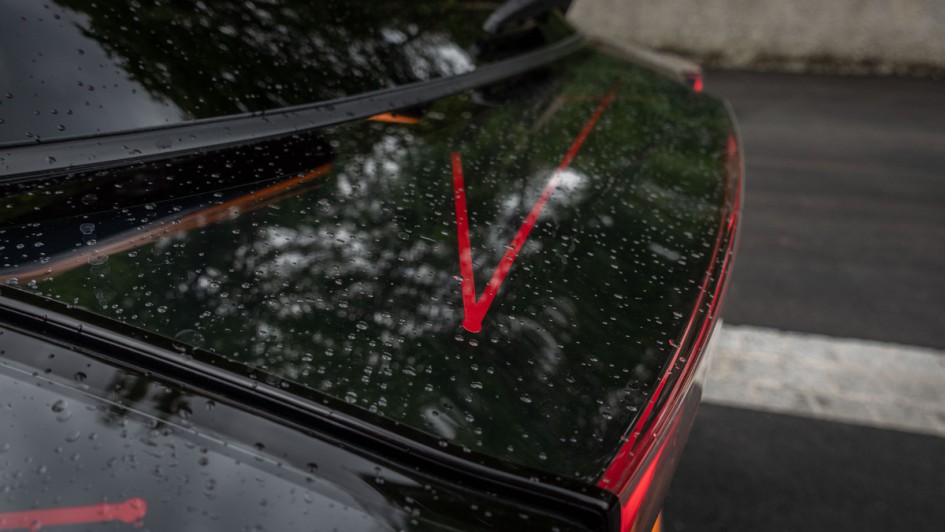 MG4 Extended Range orange lackiert Design LED in der Heckklappe.