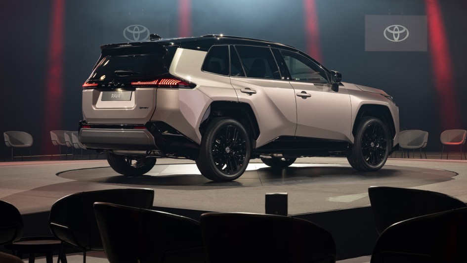 01_Toyota_RAV4_2025_HD