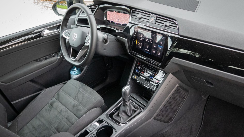 Im VW Touran findet sich auf Anhieb fast jeder zurecht. Fragen wirft höchstens das Infotainmentsystem auf.