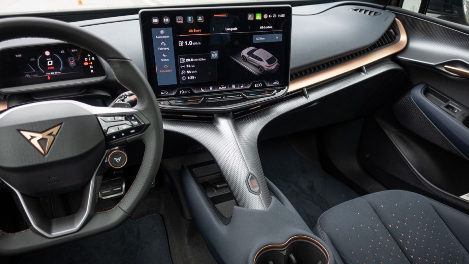 Cupra Tavascan VZ Mittelkonsole mit merkwürdig geformter Handablage