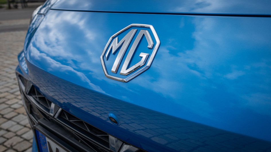 MG3 Hybrid-Schriftzug auf der Motorhaube