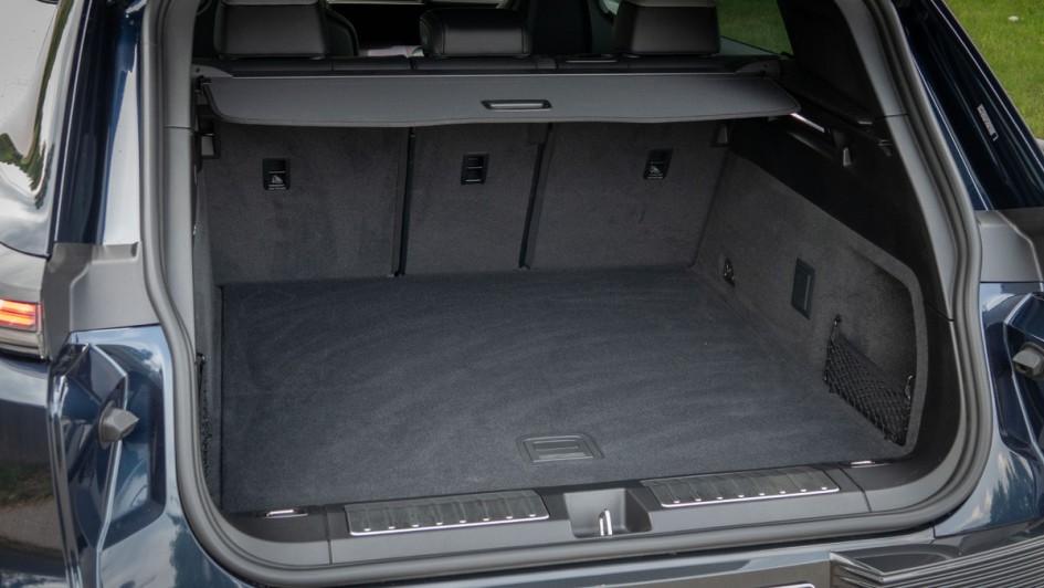 Kofferraum des Porsche Cayenne Electric