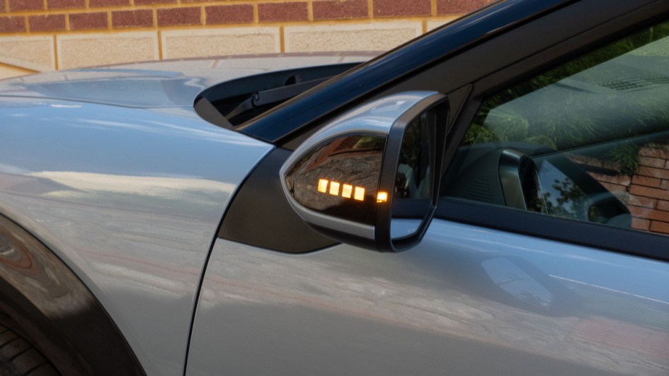 Dezente Spiegelblinker am Hyundai Ioniq 3 im Detail fotografiert