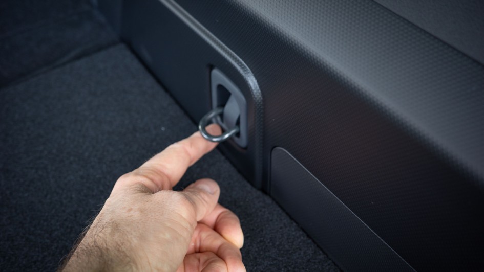 Verzurrhaken im Kofferraum des Subaru Crosstrek