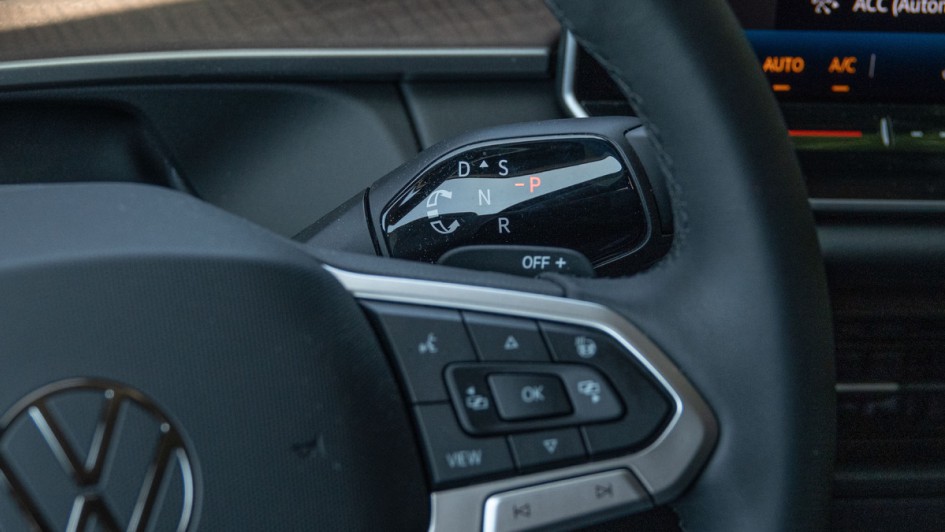 Automatikwählhebel rechts an der Lenksäule montiert im VW Tayron