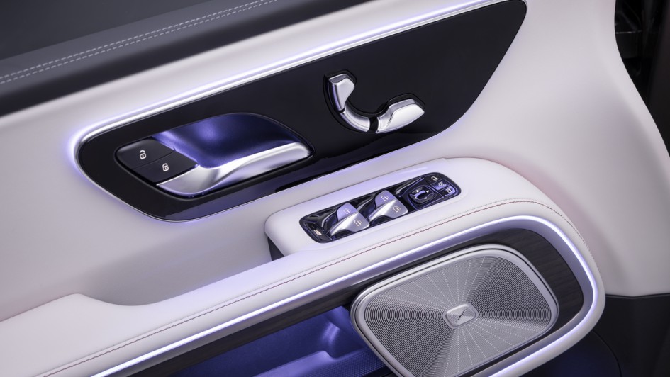 Detailfoto von der Türverkleidung vorn mit Burmester- Soundsystem im Mercedes VLE