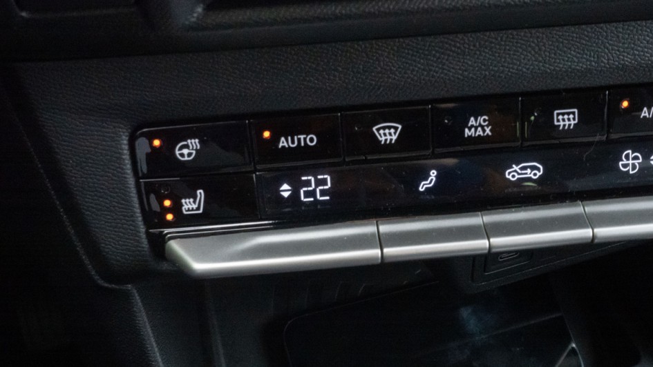 Klimaautomatik-bedienteil im Opel Frontera