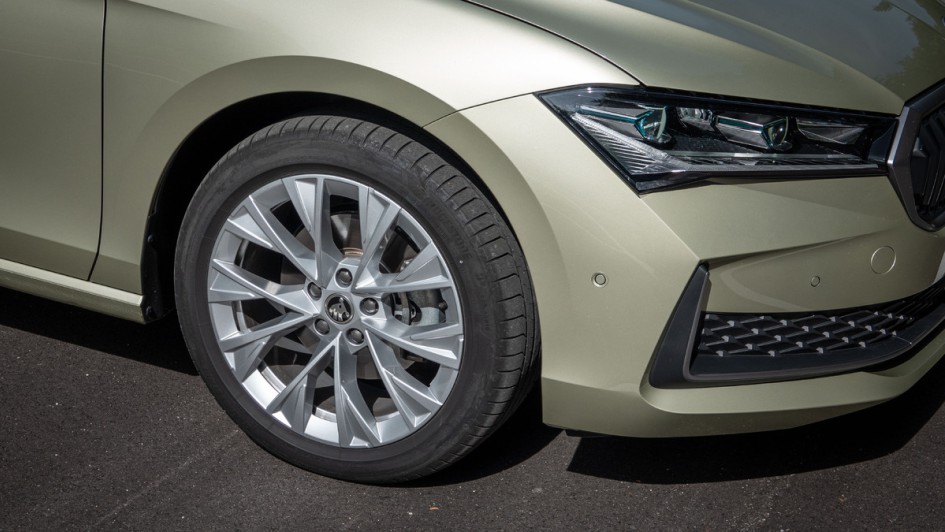 18-Zoll-Alurad am Skoda Superb Combi 2.0 TDI