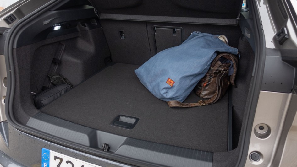 Cupra Tavascan VZ Kofferraumfoto mit Tasche innenliegend