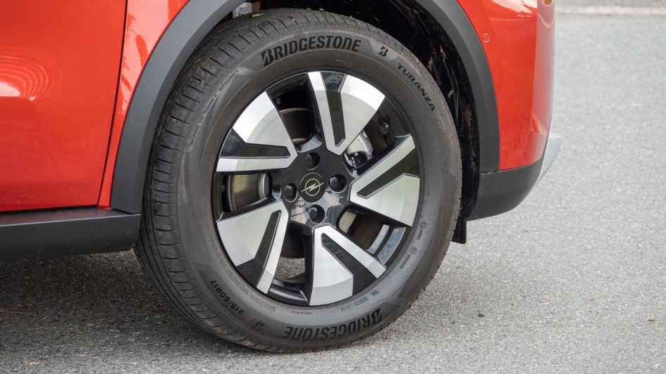 17-Zoll-Alufelge des Opel Frontera Electric GS im Detail