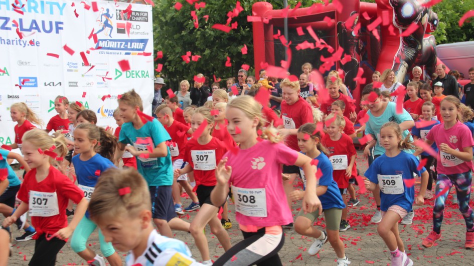 Start des ALD Run For Charity Kinderlaufs im Jahr 2002 in Waren an der Müritz 