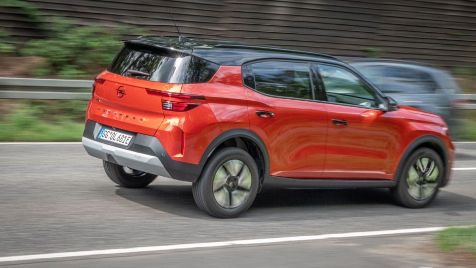 Mitzieher vom Opel Frontera Electric leicht von hinten