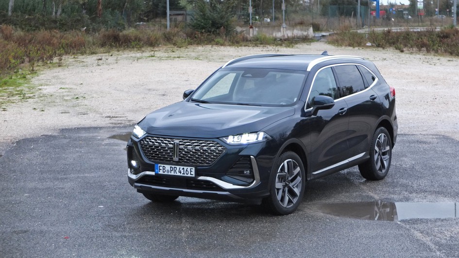 Wey 03 auf Parkplatz schraeg von vorn