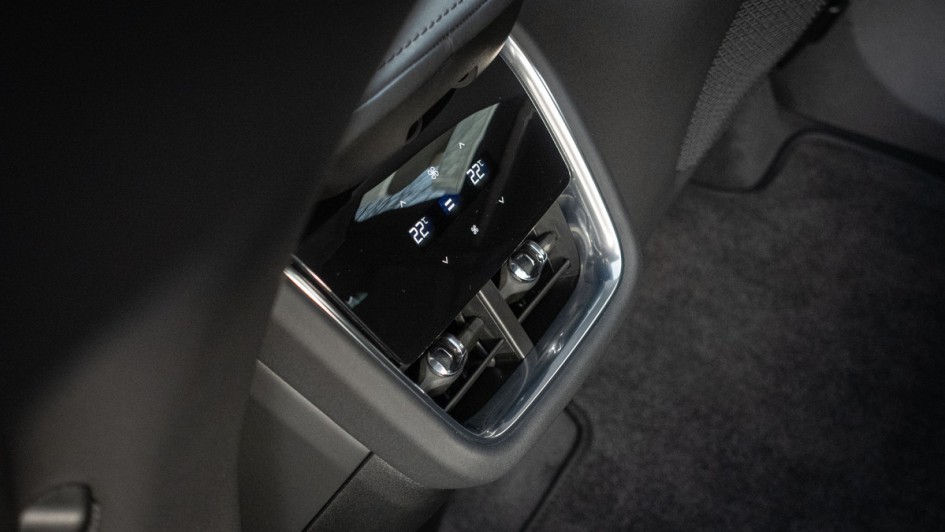 Klimaanlagen-Bedieneinheit im Fond des Volvo EX90