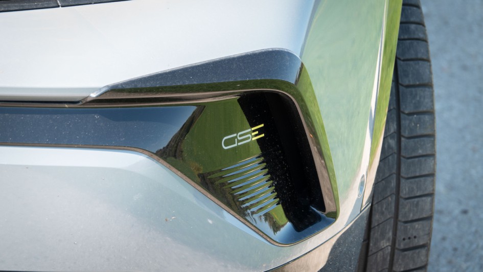 GSE-Schriftzug in der Frontschürze des Opel Mokka GSE