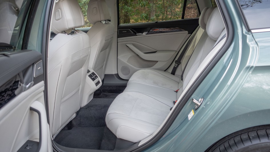 Sitze im Fond des VW Passat 2.0 TDI Elegance