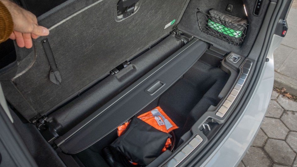 Unterbodenfach im Kofferraum des Volvo EX90