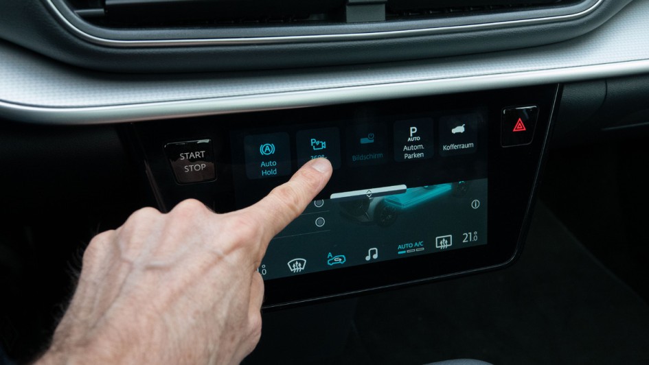 Touchbedieunug im Togg T10X